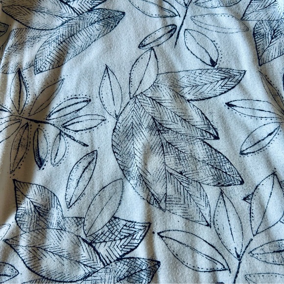 Leaf Print Tank - Picture 5 of 5